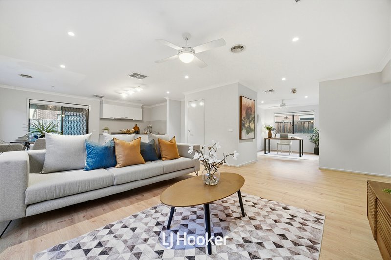 Photo - 24 Saint Gwinear Lane, Cranbourne North VIC 3977 - Image 4