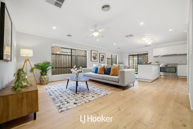 Photo - 24 Saint Gwinear Lane, Cranbourne North VIC 3977 - Image 5