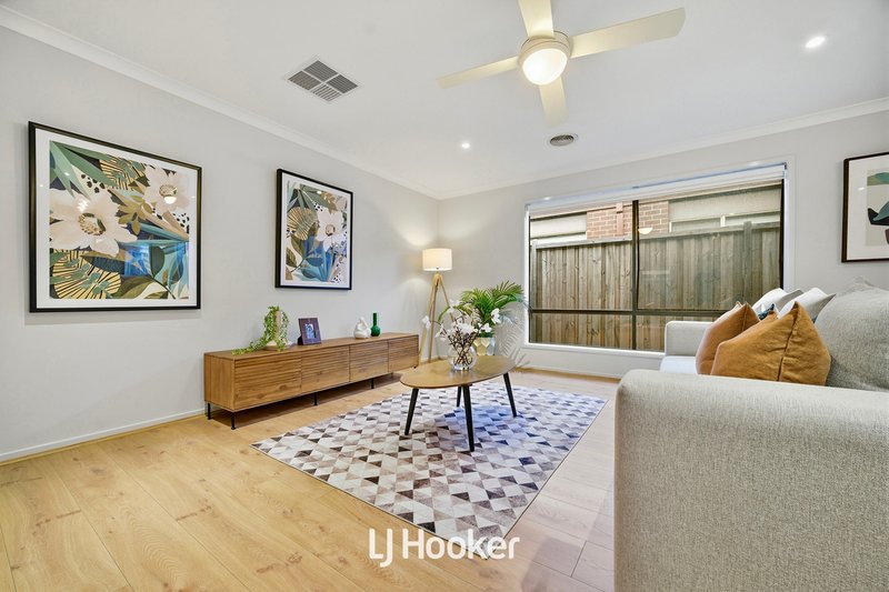 Photo - 24 Saint Gwinear Lane, Cranbourne North VIC 3977 - Image 7