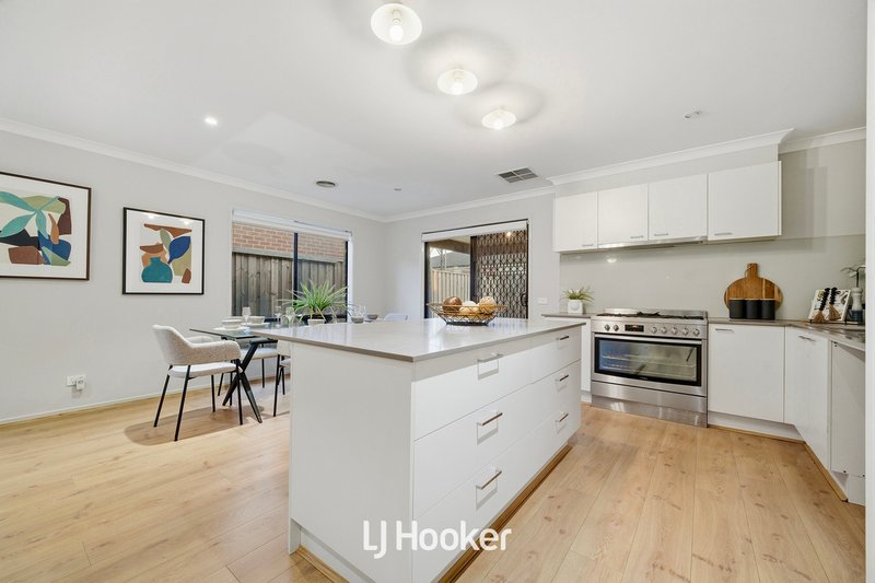 Photo - 24 Saint Gwinear Lane, Cranbourne North VIC 3977 - Image 8
