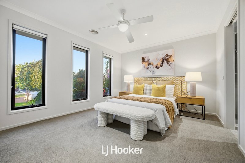 Photo - 24 Saint Gwinear Lane, Cranbourne North VIC 3977 - Image 10