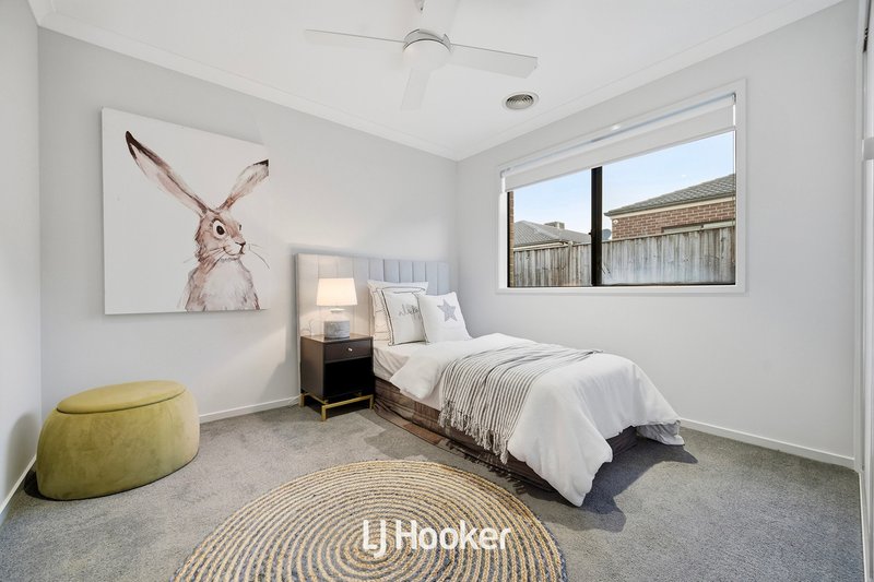 Photo - 24 Saint Gwinear Lane, Cranbourne North VIC 3977 - Image 15