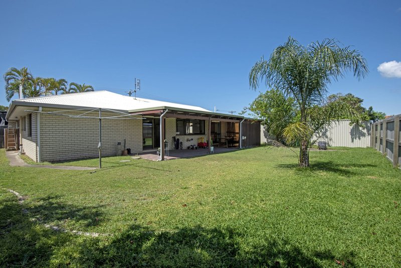 Photo - 24 Saleng Crescent, Warana QLD 4575 - Image 7