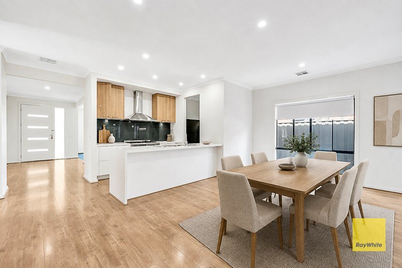 Photo - 24 Saltaire Drive, Strathtulloh VIC 3338 - Image 10