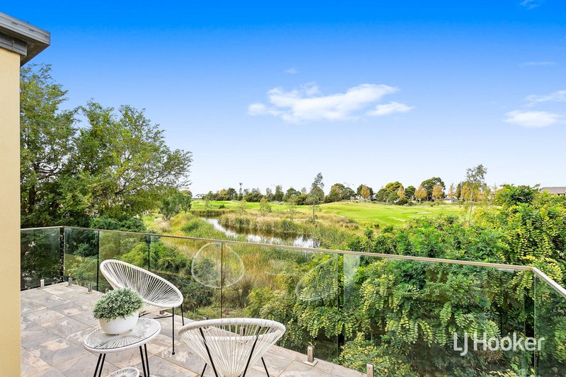 24 Sandlewood Lane, Sanctuary Lakes VIC 3030