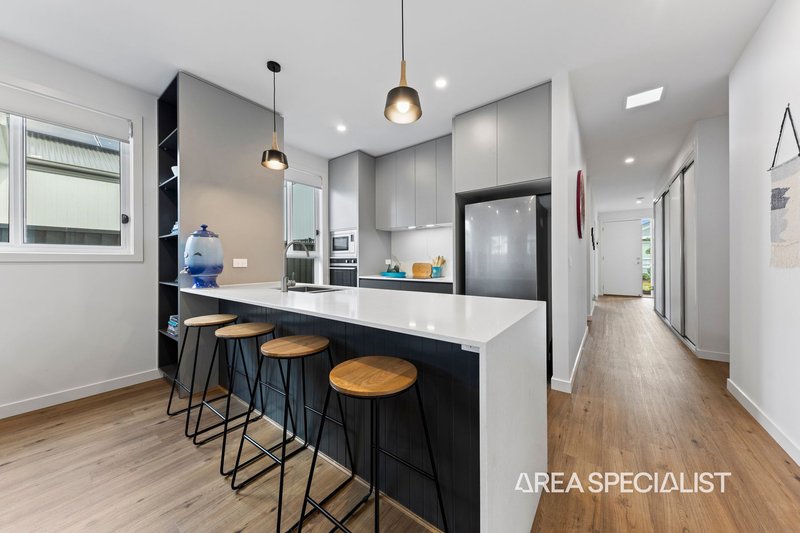 Photo - 24 Santa Cruz Way, Berwick VIC 3806 - Image 2