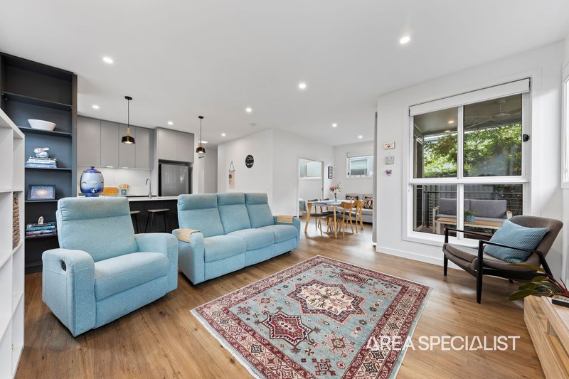 Photo - 24 Santa Cruz Way, Berwick VIC 3806 - Image 7