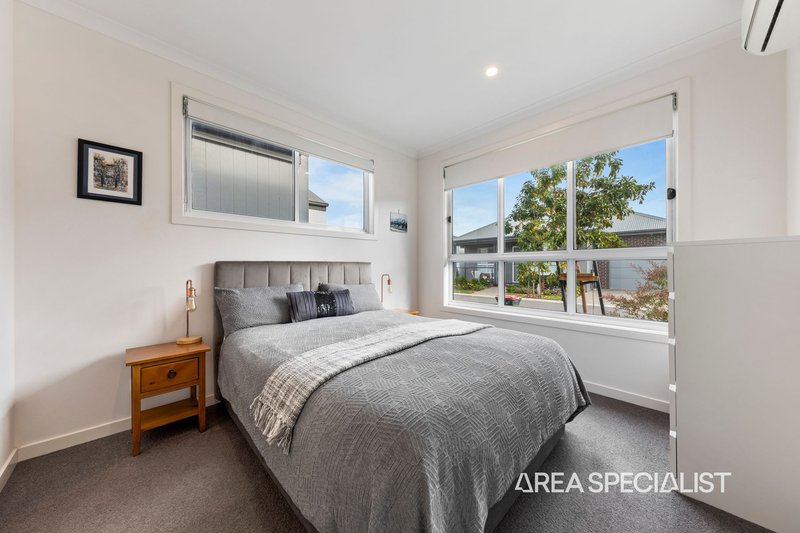 Photo - 24 Santa Cruz Way, Berwick VIC 3806 - Image 10