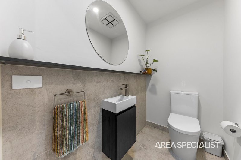 Photo - 24 Santa Cruz Way, Berwick VIC 3806 - Image 13