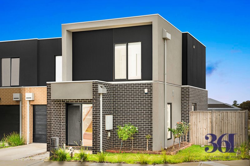 Photo - 24 Saran Crescent, Deanside VIC 3336 - Image 2