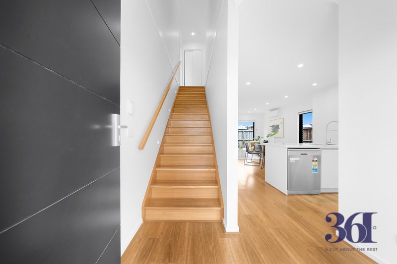 Photo - 24 Saran Crescent, Deanside VIC 3336 - Image 3