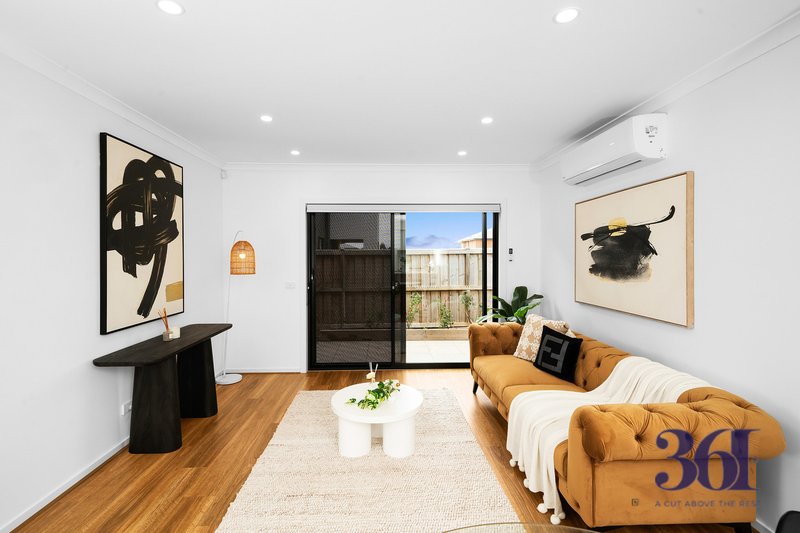 Photo - 24 Saran Crescent, Deanside VIC 3336 - Image 7