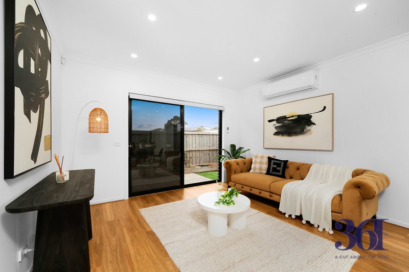 Photo - 24 Saran Crescent, Deanside VIC 3336 - Image 8