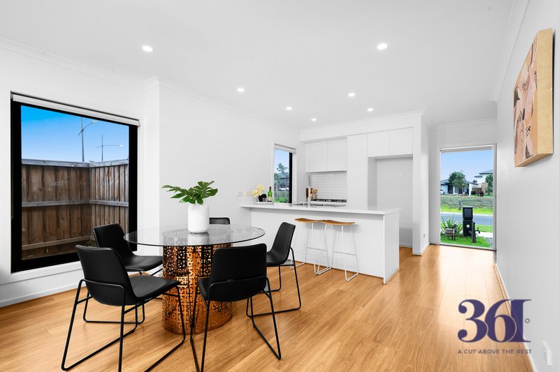 Photo - 24 Saran Crescent, Deanside VIC 3336 - Image 10