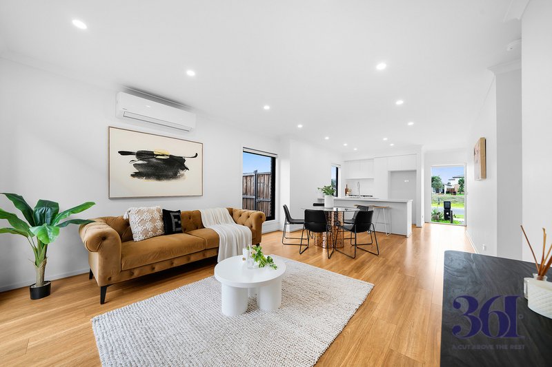 Photo - 24 Saran Crescent, Deanside VIC 3336 - Image 11