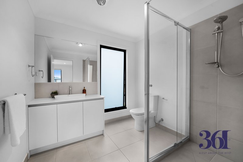 Photo - 24 Saran Crescent, Deanside VIC 3336 - Image 14