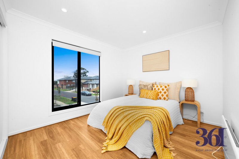 Photo - 24 Saran Crescent, Deanside VIC 3336 - Image 17