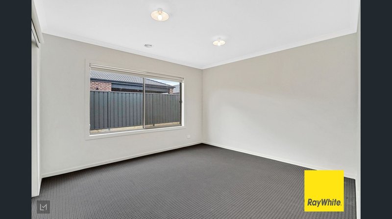 Photo - 24 Satellite Drive, Werribee VIC 3030 - Image 2