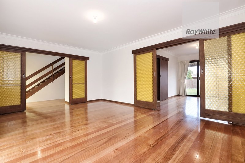 Photo - 24 Scampton Cres , Tullamarine VIC 3043 - Image 2