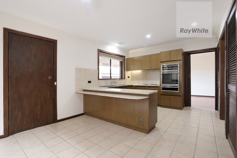Photo - 24 Scampton Cres , Tullamarine VIC 3043 - Image 3