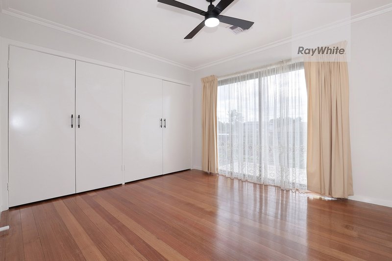 Photo - 24 Scampton Cres , Tullamarine VIC 3043 - Image 6