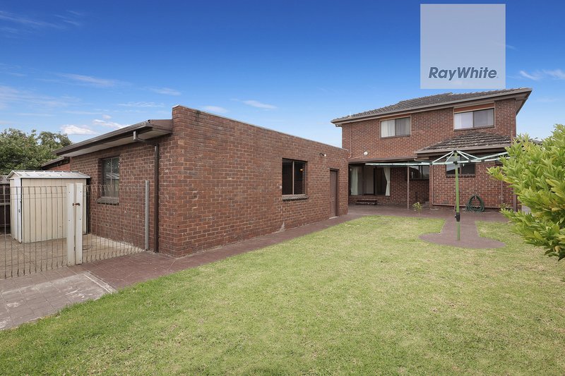 Photo - 24 Scampton Cres , Tullamarine VIC 3043 - Image 8