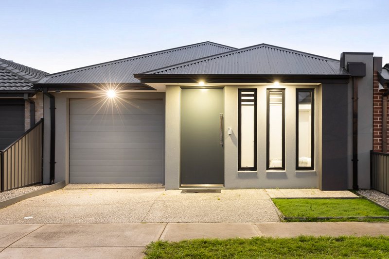 Photo - 24 Schefflera Street, Craigieburn VIC 3064 - Image 1