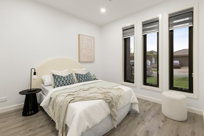 Photo - 24 Schefflera Street, Craigieburn VIC 3064 - Image 2