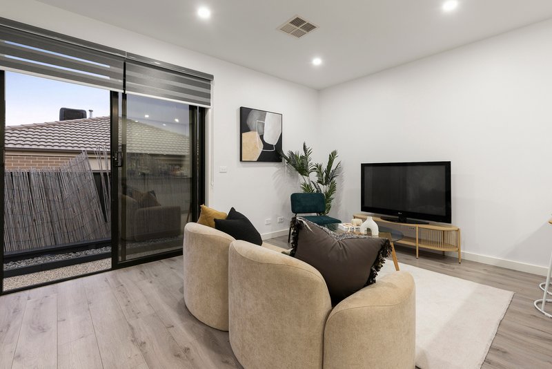 Photo - 24 Schefflera Street, Craigieburn VIC 3064 - Image 9