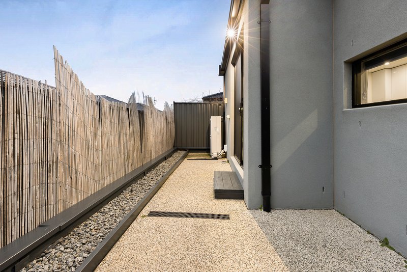 Photo - 24 Schefflera Street, Craigieburn VIC 3064 - Image 11