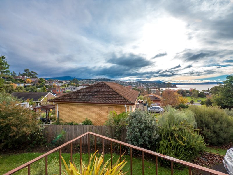 Photo - 2/4 Seacrest Avenue, Blackmans Bay TAS 7052 - Image 2