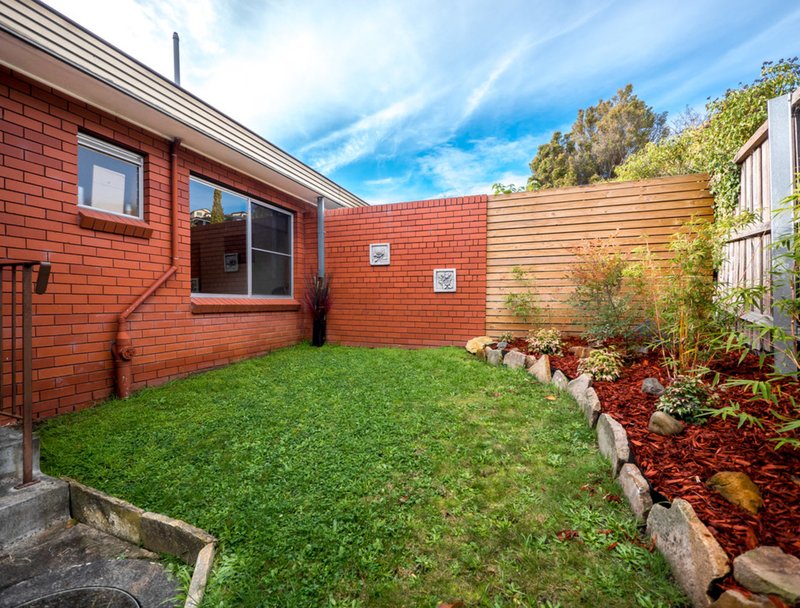 Photo - 2/4 Seacrest Avenue, Blackmans Bay TAS 7052 - Image 12