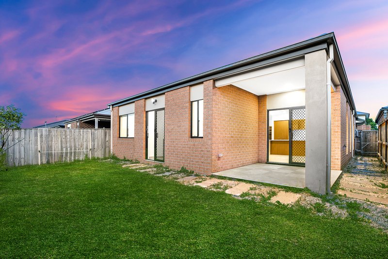 Photo - 24 Seahawk Crescent, Clyde North VIC 3978 - Image 15