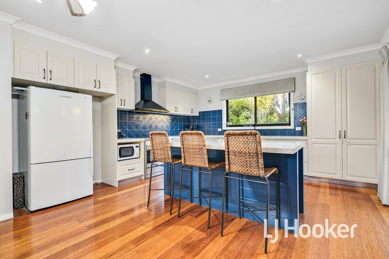 Photo - 24 Settlers Rise, Drouin VIC 3818 - Image 8