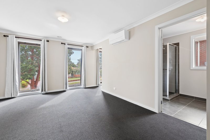 Photo - 24 Shaftsbury Drive, Mulgrave VIC 3170 - Image 5