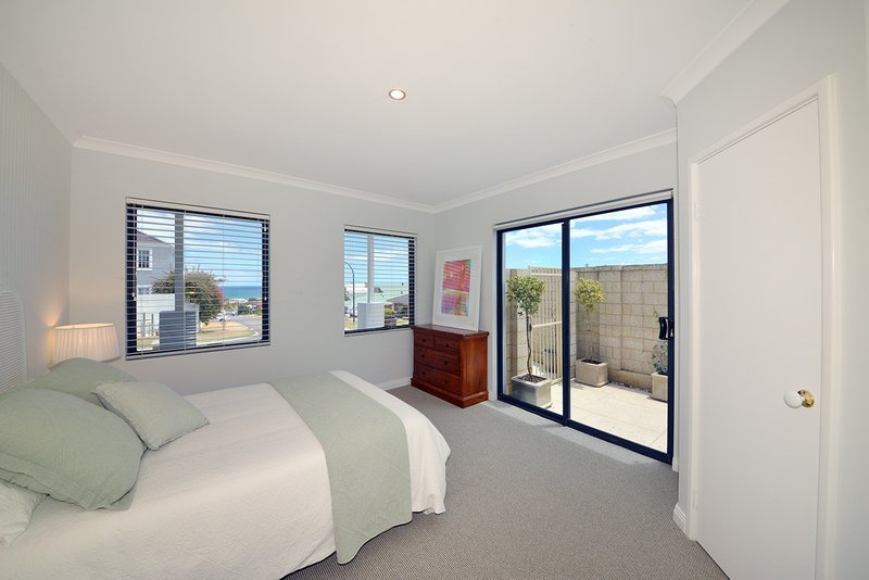 Photo - 24 Sierra Key, Mindarie WA 6030 - Image 3