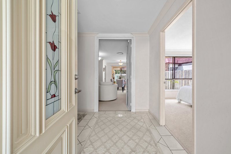 Photo - 24 Silver Glade Drive, Elanora QLD 4221 - Image 4