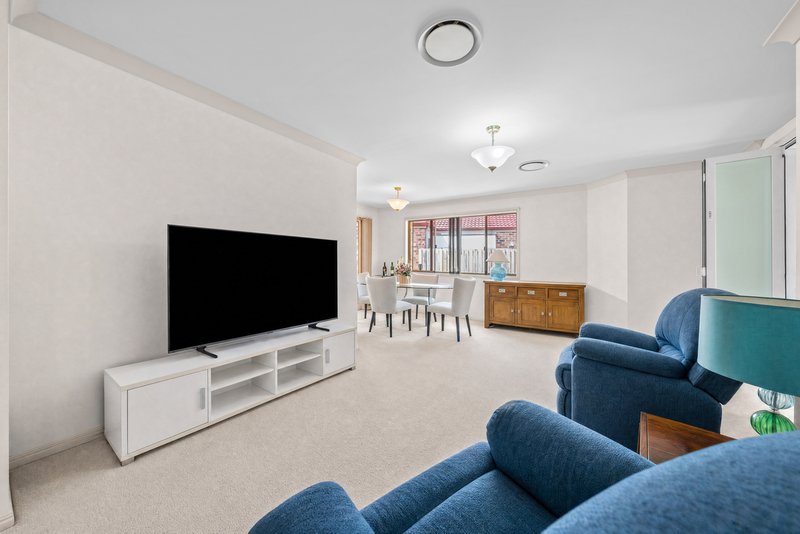Photo - 24 Silver Glade Drive, Elanora QLD 4221 - Image 6