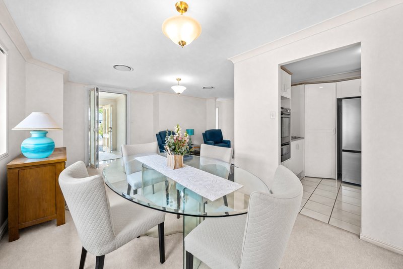 Photo - 24 Silver Glade Drive, Elanora QLD 4221 - Image 8