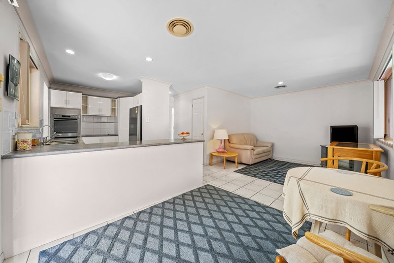 Photo - 24 Silver Glade Drive, Elanora QLD 4221 - Image 11