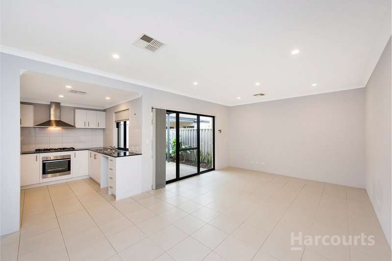 Photo - 2/4 Skipper Crescent, Success WA 6164 - Image 2