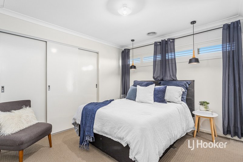 Photo - 24 Solo Street, Point Cook VIC 3030 - Image 12