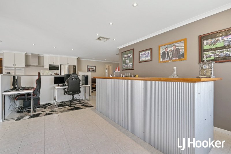 Photo - 24 Solway Green, Canning Vale WA 6155 - Image 11