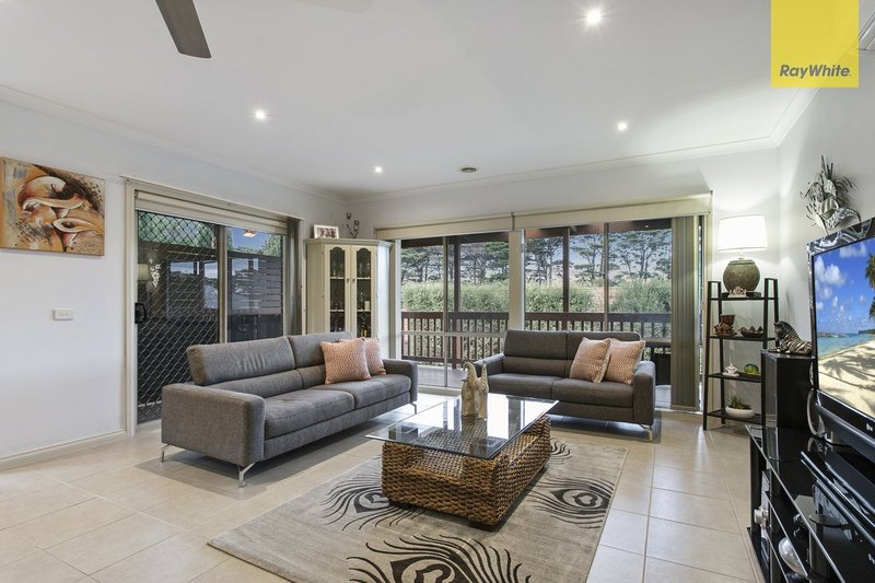 Photo - 24 Southgate Drive, Berwick VIC 3806 - Image 5