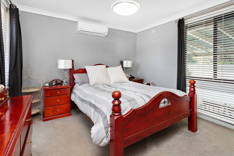 Photo - 24 St James Crescent, Dapto NSW 2530 - Image 4