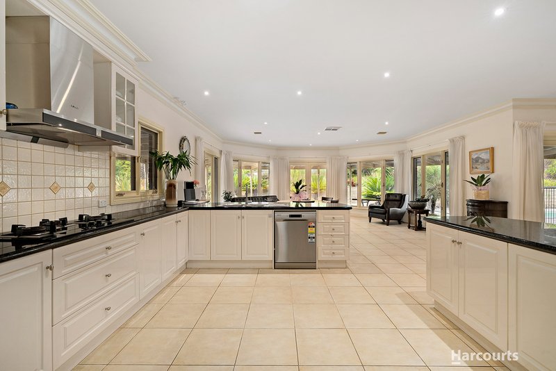 Photo - 24 St Muir Drive, Warrandyte VIC 3113 - Image 6