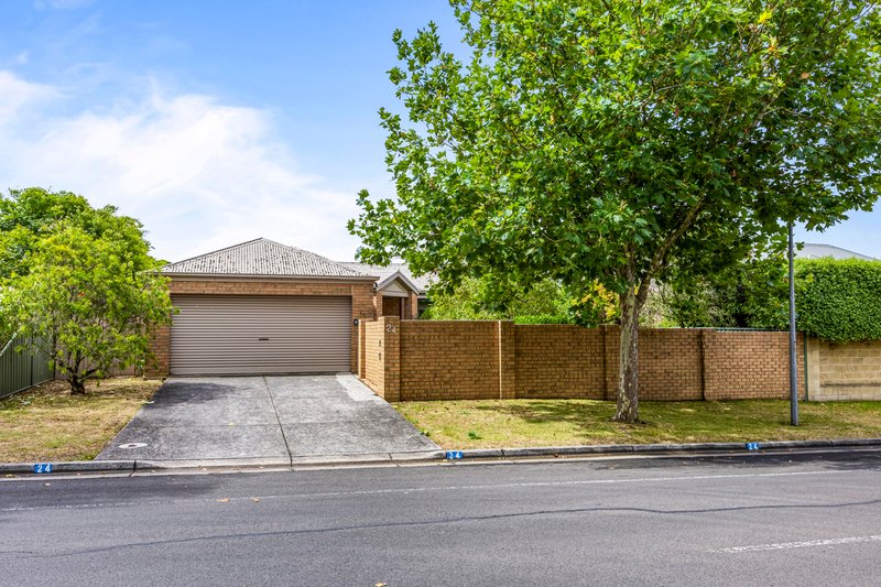 24 Stirling Drive, Lake Gardens VIC 3355