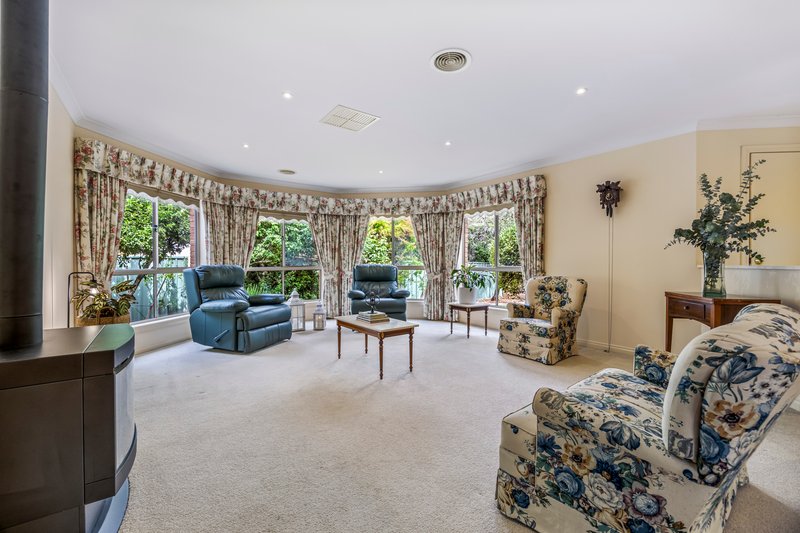 Photo - 24 Stirling Drive, Lake Gardens VIC 3355 - Image 3