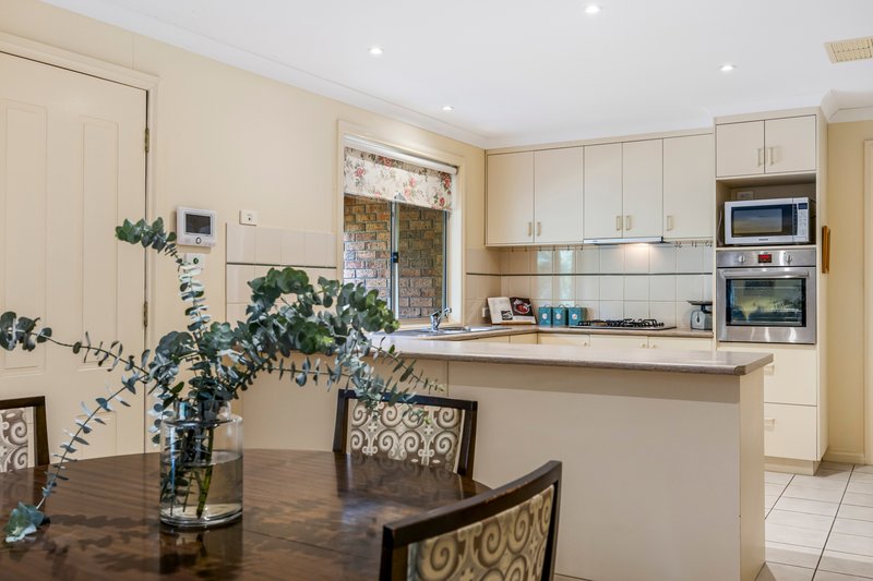 Photo - 24 Stirling Drive, Lake Gardens VIC 3355 - Image 5