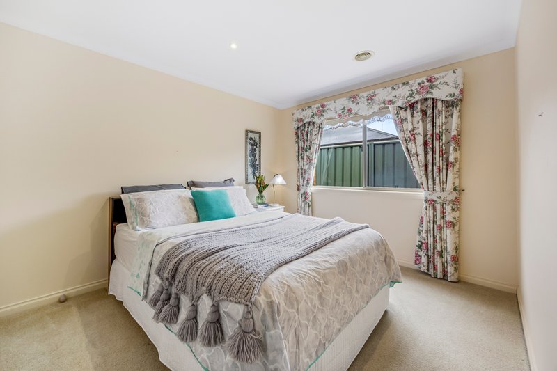 Photo - 24 Stirling Drive, Lake Gardens VIC 3355 - Image 13